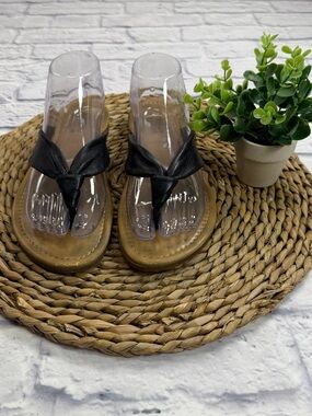 Coach and Four Black Leather Thong Sandals. Flip Flops. Minimalist. Size 9.5.